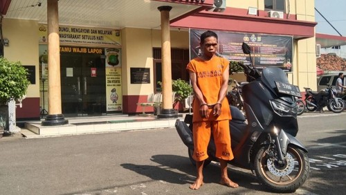 Polsek Neglasari menangkap pria berinisial IS yang menipu 3 warga di Tangerang, Banten.