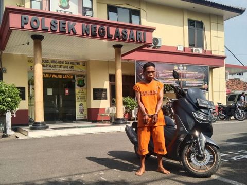 Polsek Neglasari menangkap pria berinisial IS yang menipu 3 warga di Tangerang, Banten.