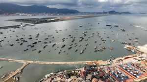 Potret Kapal-kapal Nelayan China Balik Kanan Gegara Topan Muifa