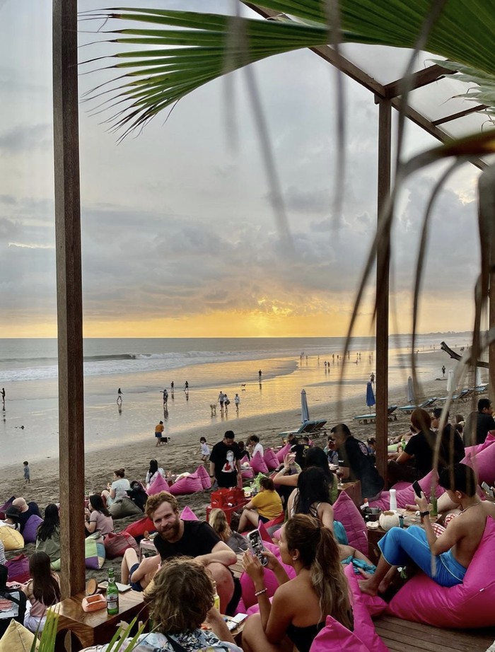 Ramai Petisi Soal Canggu, Ini 7 Beach Club yang Terkenal di Sana