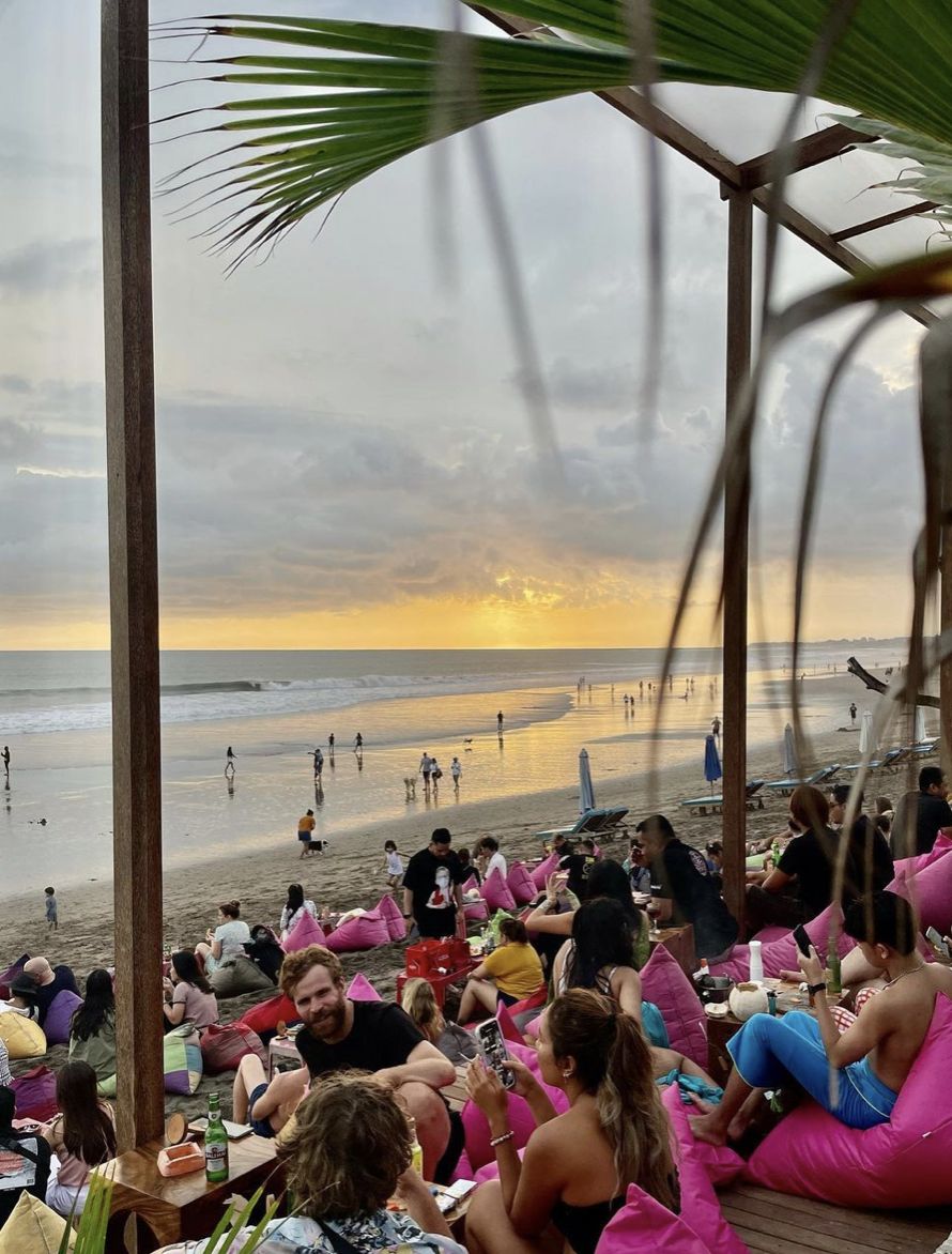 Ramai Petisi Soal Canggu, Ini 7 Beach Club yang Terkenal di Sana
