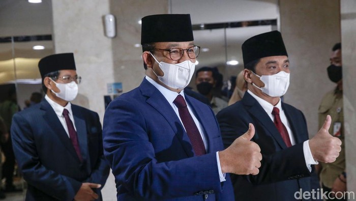 DPRD DKI Jakarta menggelar rapat paripurna pengumuman pemberhentian Gubernur dan Wakil Gubernur DKI Jakarta, Selasa (13/9/2022). Rapat ini dihadiri oleh Gubernur DKI Jakarta Anies Baswedan dan Wakil Gubernur DKI Jakarta Ahmad Riza Patria.
