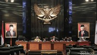 Selain Prasetyo, rapat juga dihadiri oleh empat Wakil Ketua DPRD DKI Jakarta, yaitu Rani Mauliani, Khoirudin, dan Zita Anjani.