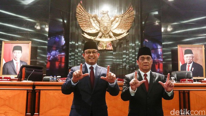 Rapat Paripurna Pemberhentian Gubernur dan Wakil Gubernur DKI Jakarta DPRD DKI Jakarta menggelar rapat paripurna pengumuman pemberhentian Gubernur dan Wakil Gubernur DKI Jakarta, Selasa (13/9/2022). Rapat ini dihadiri oleh Gubernur DKI Jakarta Anies Baswedan dan Wakil Gubernur DKI Jakarta Ahmad Riza Patria.