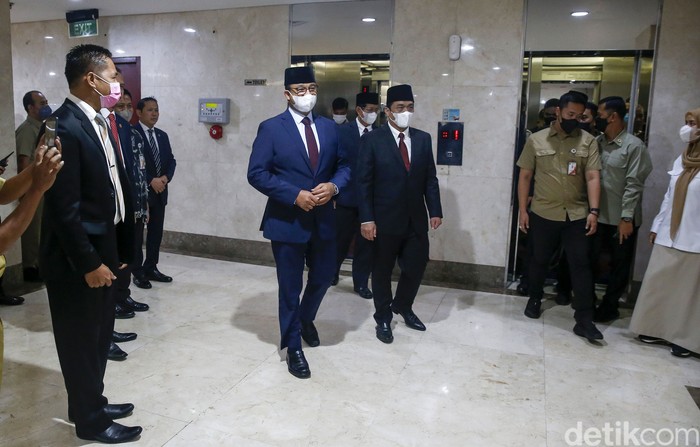 Rapat Paripurna Pemberhentian Gubernur dan Wakil Gubernur DKI Jakarta DPRD DKI Jakarta menggelar rapat paripurna pengumuman pemberhentian Gubernur dan Wakil Gubernur DKI Jakarta, Selasa (13/9/2022). Rapat ini dihadiri oleh Gubernur DKI Jakarta Anies Baswedan dan Wakil Gubernur DKI Jakarta Ahmad Riza Patria.