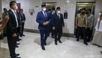 Momen Anies dan Riza Hadiri Paripurna Pemberhentian Gubernur-Wagub DKI