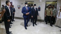 Gubernur DKI Jakarta Anies Baswedan dan Wakil Gubernur DKI Jakarta Ahmad Riza Patria tiba di gedung DPRD DKI Jakarta, Selasa (13/9/2022).