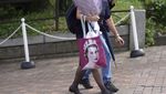 Melihat Ratu Elizabeth dalam Berbagai Media Seni
