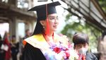 8 Potret Rieke Oneng Diah Pitaloka Wisuda Doktor di UI, Predikat Cum Laude