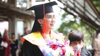 Ia menjadi doktor di bidang Ilmu Komunikasi FISIP UI ke-124 dan doktor perempuan FISIP UI ke-63.Foto: Dok. Tim Rieke Diah Pitaloka