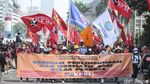 Riuh Demo Mahasiswa-Buruh Tolak Harga BBM di Patung Kuda