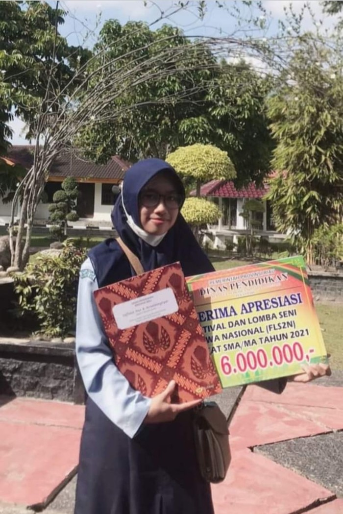 mahasiswi baru ITB tahun 2022 yang masuk dengan prestasi di bidang seni