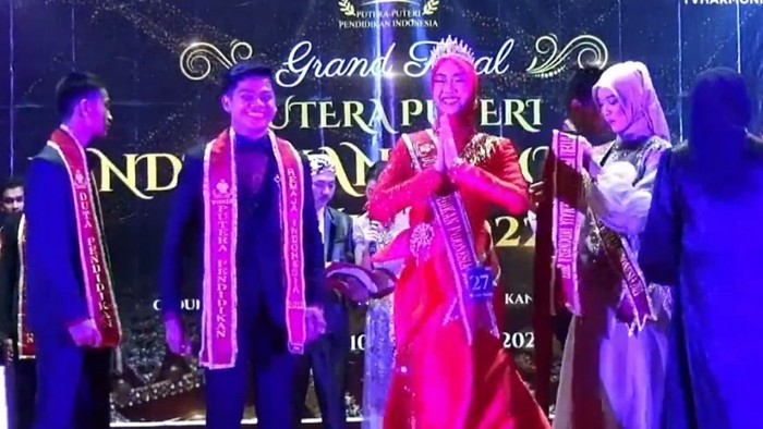 Siswi MAN 1 Lumajang Juarai Puteri Pendidikan 2022