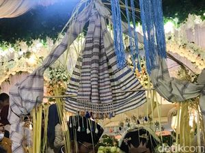 Warga Osing Tak Bisa Lepas dari Kain Tenun Mulai Lahir hingga Meninggal