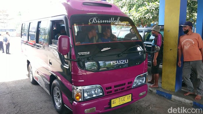Terminal Trenggalek yang sepi penumpang