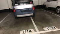 Udah bayar parkir di kompleks, malah dapat tetangga yang parkirnya begini. Kesel nggak? Foto: Boredpanda/badbicth06.