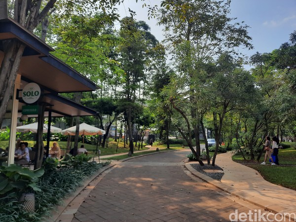 Urban Forest Cipete ini dilengkapi dengan kafe yang siap memanjakan perut traveler. Foto: Putu Intan/detikcom Urban Forest Cipete ini dilengkapi dengan kafe yang siap memanjakan perut traveler. Foto: Putu Intan/detikcom