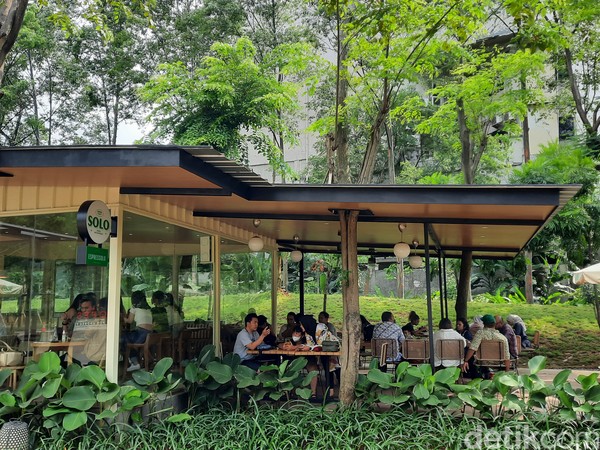 Kafe pertama ada Solo Pizza yang menjual menu khas Italia seperti pizza dan pasta. Foto: Putu Intan/detikcom Kafe pertama ada Solo Pizza yang menjual menu khas Italia seperti pizza dan pasta. Foto: Putu Intan/detikcom