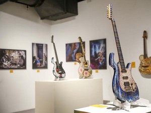 Chord Gitar Lagu Barat 80-an Milik U2 (Pride, Sunday Bloody Sunday)