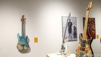 Lelang gitar ini kolaborasi Budjana, Kiesel, dan dua perupa.