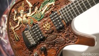 Untuk melangkapi lelang gitar ini, Dewa Budjana akhirnya memamerkan gitar lainnya yang pernah dipamerkan pada tahun 2013.