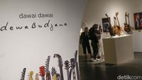 Dewa Budjana dalam pameran ini memiki ruang tersendiri bernama Dawai-dawai Dewa Budjana.