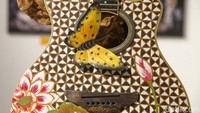 Dewa Budjana juga menambahkan bahwa sebanyak 21 gitar miliknya telah dilukis oleh beberapa perupa lainnya.