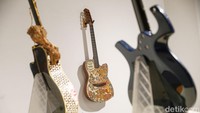 Untuk pameran kali ini, sebanyak 21 gitar dipameran.