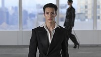 Bersama Jeno, tampil juga dua member SM Rookies yang belum lama ini diperkenalkan oleh SM Entertainment. (Foto: WWD via Getty Images/Rodin Banica)  