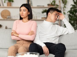 8 Tanda-tanda Pria Bosan dengan Pasangan Terlihat dari Sikapnya