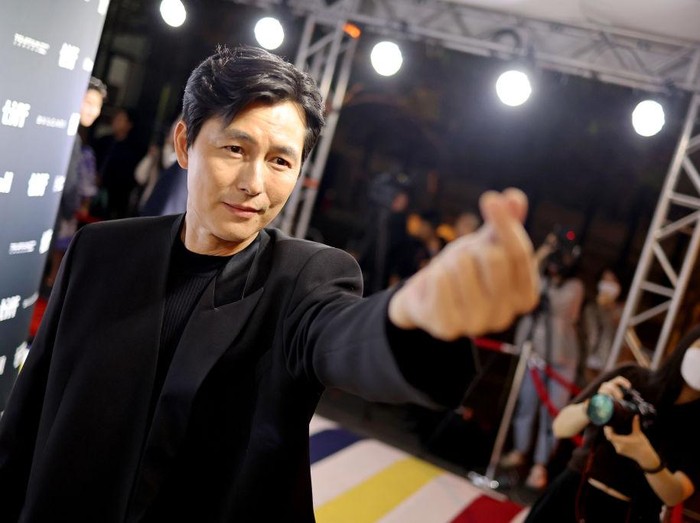 1423476730 TORONTO, ONTARIO - SEPTEMBER 13: (L-R) Nam-gil Kim, Jung Woo-sung and Jun-han Kim attend the