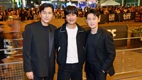 Kim Nam Gil, Jung Woo Sung, dan Kim Jun Han disambut fans di situ. (Foto: Getty Images/Matt Winkelmeyer)  