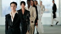 Jeno NCT mencuri perhatian dengan penampilannya sebagai model catwalk. (Foto: Getty Images for NYFW: The Shows/Al Zeta)  