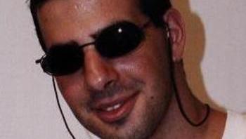 Keempat adalah Ehud Tenenbaum atau dikenal dengan The Analyzer. Pada usia 19 tahun pada tahun 1998, hacker Israel Ehud Tenenbaum adalah kepala kelompok peretas yang berhasil membobol sistem komputer NASA, militer AS dan Israel, serta beberapa universitas AS dan Israel. (Dok. Wired.com)  