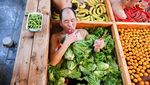 Sensasi Berendam Air Hangat yang Dipenuhi Sayur-Buah, Gimana Rasanya?