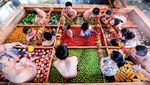 Sensasi Berendam Air Hangat yang Dipenuhi Sayur-Buah, Gimana Rasanya?