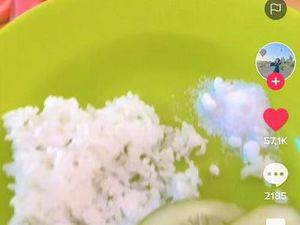 Viral Aksi Kocak Wanita Makan Nasi Pakai Garam Tapi Dikelilingi Makeup Mahal