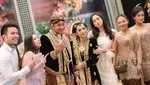 Cantik Banget! Amel Carla Bikin Pangling di Pernikahan Kakaknya