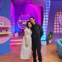 Kedekatan Wisnu dan Ayu yang kemudian membuat netizen ramai menjodoh-jodohkan keduanya. Sebelumnya, Ayu dan Wisnu sendiri sudah pernah bertemu ketika hadir mengisi konten YouTube milik Sara Wijayanto. Foto: Instagram/@ayutingting92