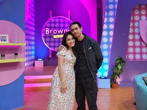 7 Foto Ayu Ting Ting Dirangkul Adik Sara Wijayanto, Ramai Dijodohkan Netizen