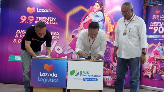 BPJS Ketenagakerjaan Gandeng Lazada Logistics BPJS Ketenagakerjaan melakukan kerja sama dengan Lazada Logistics. Kerja sama ini untuk memberikan jaminan sosial ketenagakerjaan bagi mitra kurir Lazada.