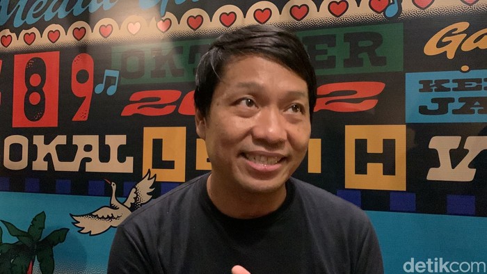 David Karto selaku Festival Director Synchronize menjelaskan, ia butuh 2 tahun untuk meyakinkan Dara Puspita tampil di acara musiknya itu.
