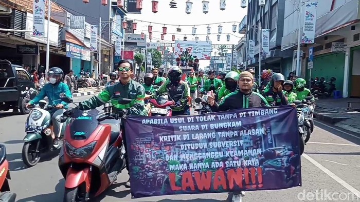 Demo driver ojol di Purwakarta.