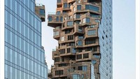 Nah kalau ini juga bukan editan. Foto ini adalah gedung yang beneran ada di Amsterdam, Belanda. Kayak permainan UNO Stako ya? Foto: Boredpanda