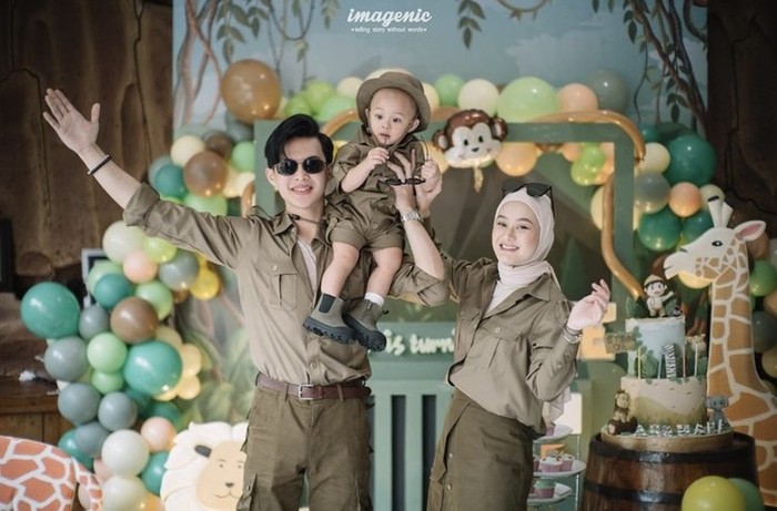 Dinda Hauw dan Rey Mbayang Dinda Hauw dan Rey Mbayang