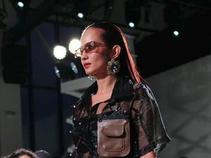 Kece Badai! Penampilan Enzy Storia di New York Fashion Week Bikin Melongo