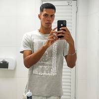 Beberapa bahkan berusaha mengacaukanku secara emosional. Aku tahu siapa aku dan bukan apa yang mereka katakan. Tapi ada banyak orang yang juga ingin mengobrol dan berfoto. Aku merasa bersyukur menerima perhatian itu, ungkap Felipe.Foto: Instagram @felipe_adam