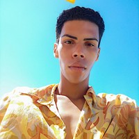 Daripada operasi plastik, Felipe memilih untuk bekerja keras untuk hidupnya. Sebelumnya pria tersebut sempat jadi tukang kebun dan berjualan makanan kaki lima. Kini ia bekerja di bidang konstruksi sebagai tukang bata.Foto: Instagram @felipe_adam