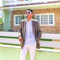 Karena sulit mencari kerja dan sangat butuh pekerjaan, aku akhirnya mengambil kesempatan yang bisa mereka berikan padaku. Aku sudah punya sedikit pengalaman jadi itu cukup berhasil. Aku bukan hanya bangga dengan pekerjaanku tapi juga suka bekerja, kata Felipe.Foto: Instagram @felipe_adam