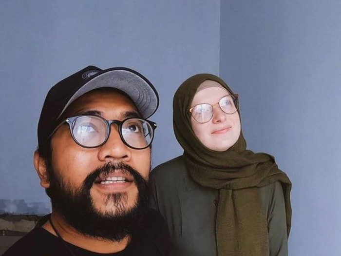 Foto pasangan Rihan Valuzi dan Annie. Foto pasangan Rihan Valuzi dan Annie.